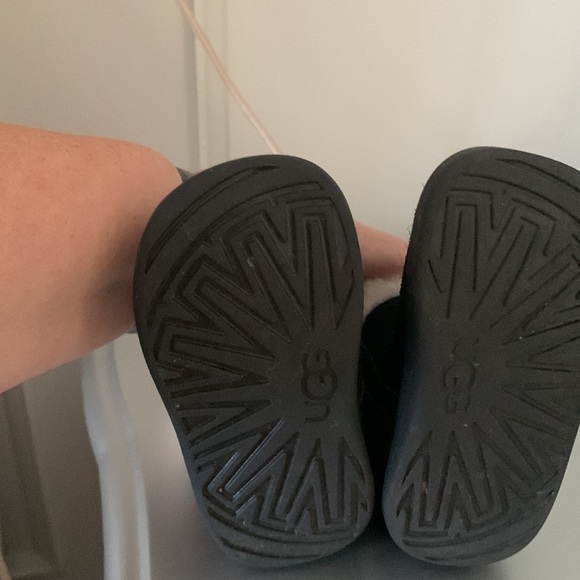 New UGG Black Suede Boots sz 4/5 - Picture 5 of 6